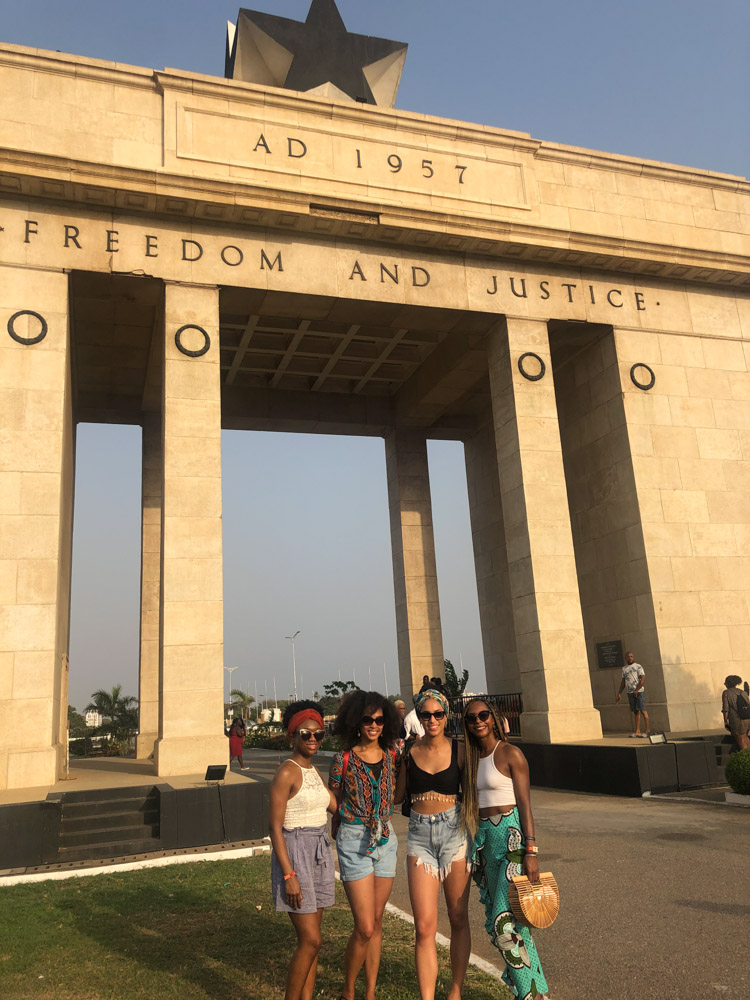 Jewels and friends stranding in Black Star Square