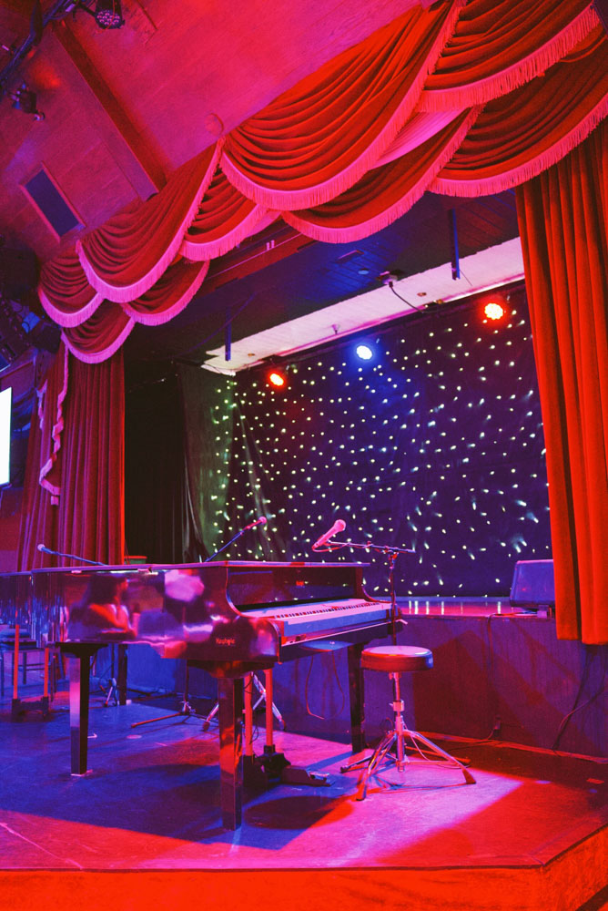 Stage and piano at dueling piano show at Beach Club Boulevard